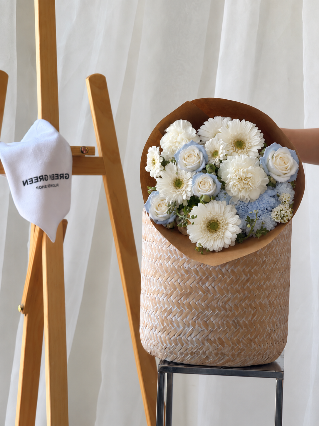 Small Posy (Hand-tied Bouquet)