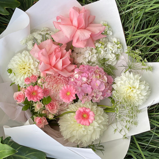BLUSH PINK / WHITE BOUQUET