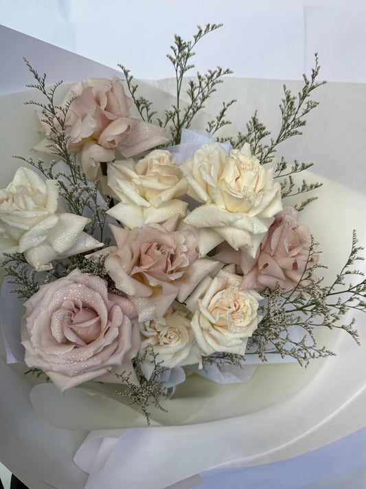 SAND PINK / WHITE ROSE BOUQUET